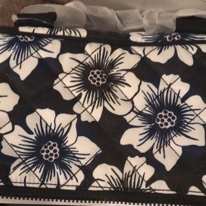 kate spade Bags - Kate Spade Ridge Street Scottie train bag (floral) kate spade Bags - Kate Spade Ridge Street Scottie train bag (floral)